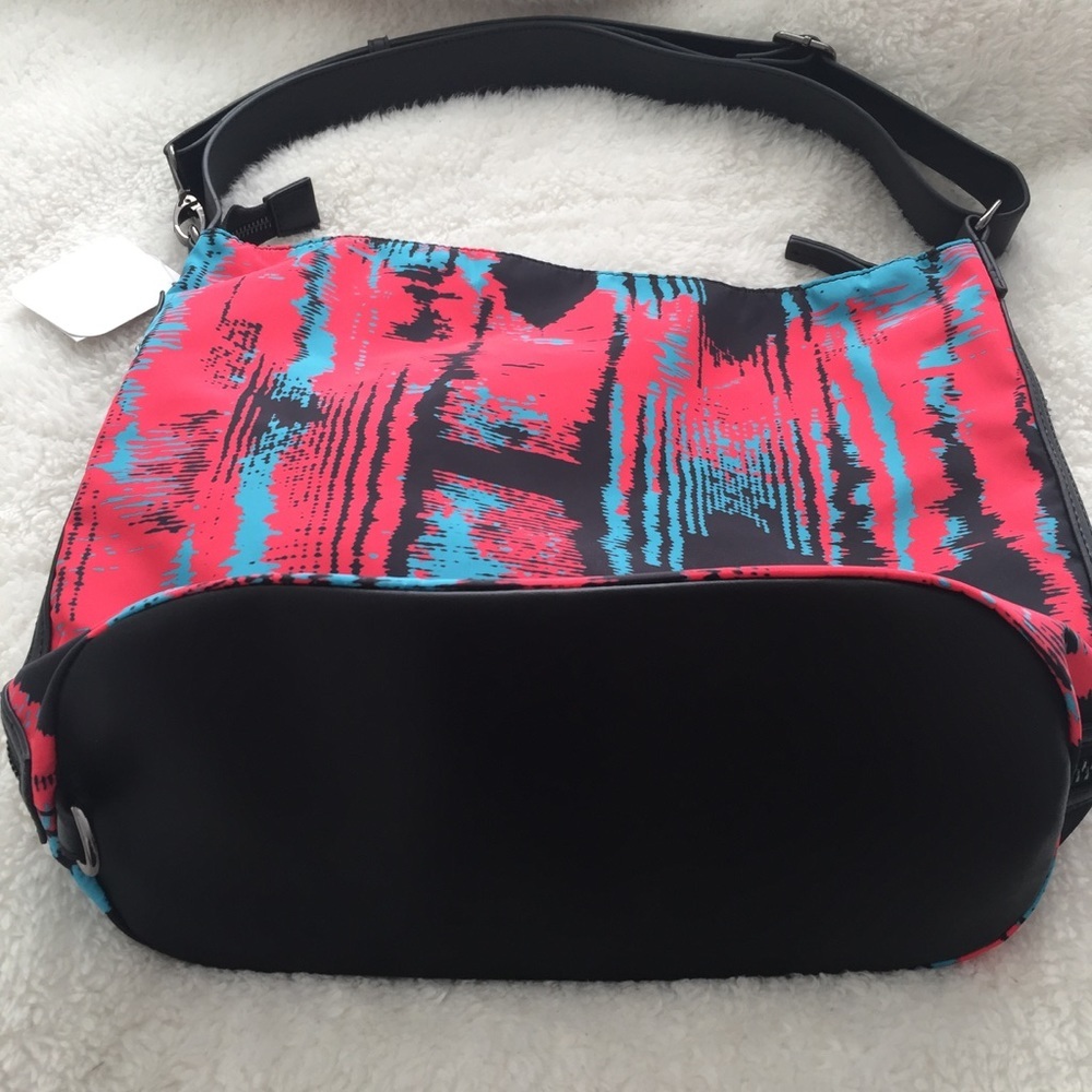 New Fabletics Hermosa Sling Tote in Heat Wave - Picture 4 of 8